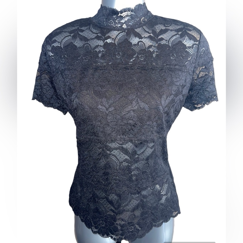 Guess black lace top, in perfect condition no flaws. Size-Medium
